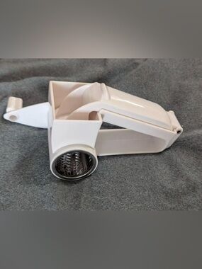 Manual Handheld Rotary Cheese Grater/Shredder White Plastic & Stainless Steel